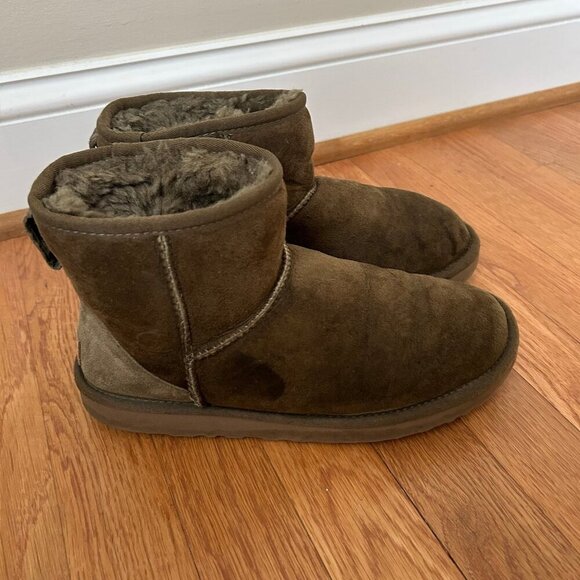 Ugg Classic Mini Winter Ankle Boot Khaki Green Women’s Size 8 - Picture 3 of 5